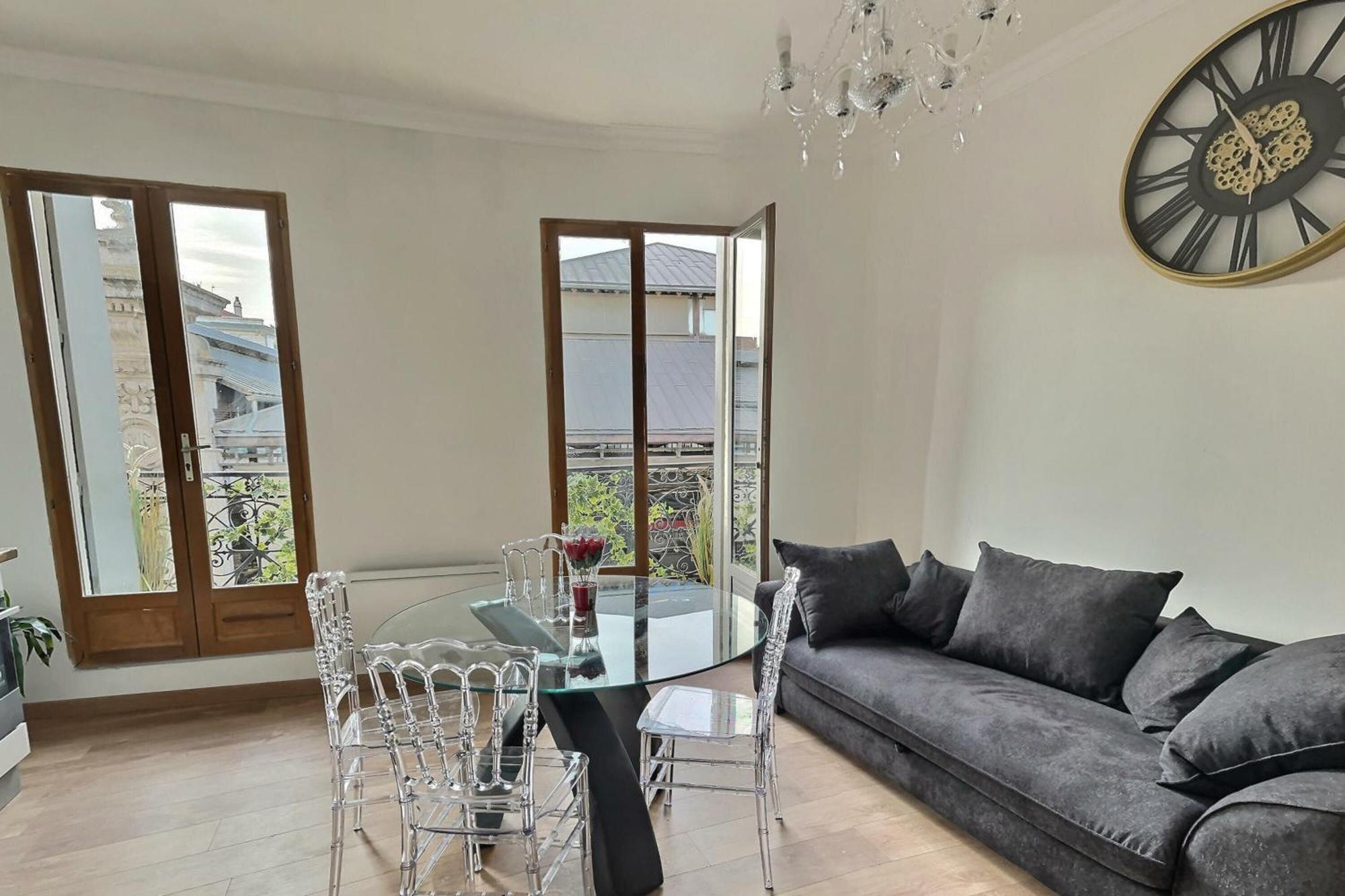 Appartement De Charme Avec Balcon Au Pied Des Commerces Beziers Exterior photo